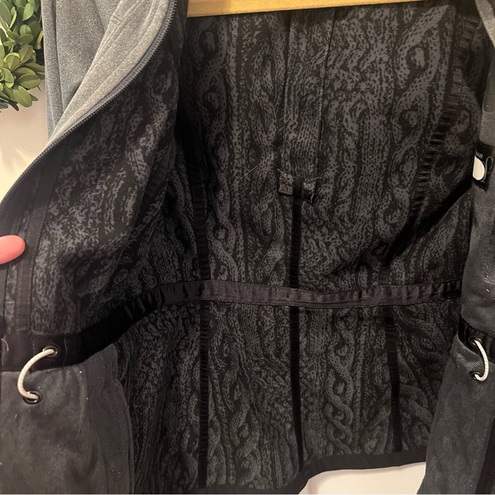 Lululemon Embark Softshell Waterproof Jacket Size 4 - Picture 9 of 9